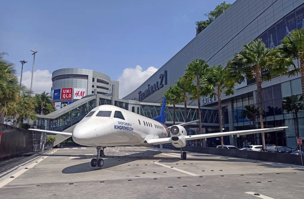 airplane jet near terminal 21 pattaya