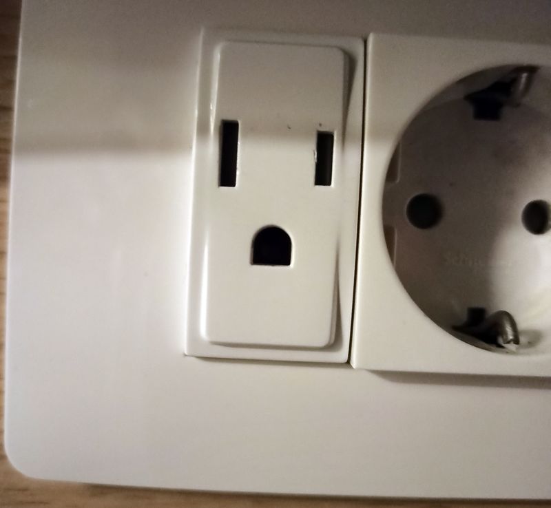 pareidolia surprised socket