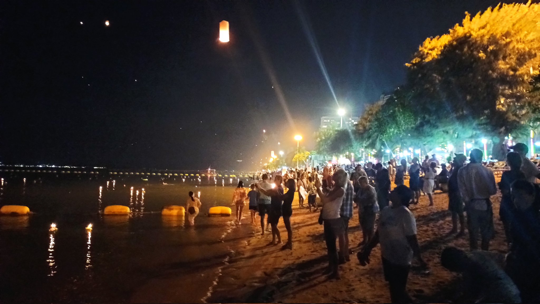 loy-kratong-tailand