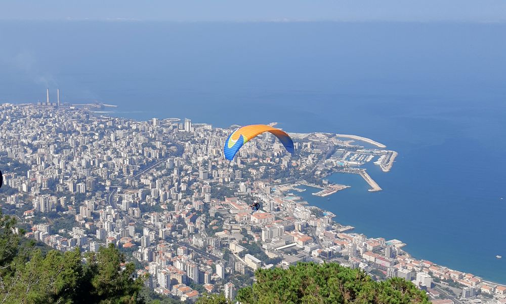 paragliders in Beirut
