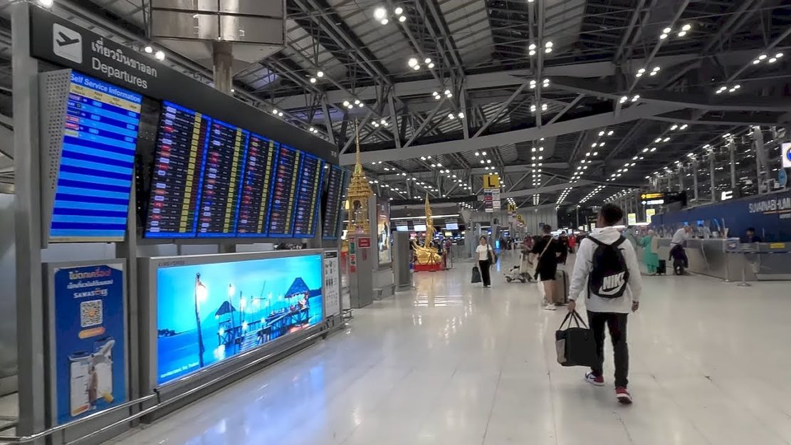 walking in suvarnabhumi airport