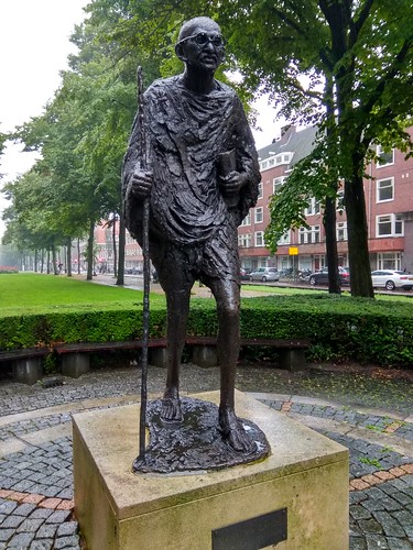Amsterdam, Gandhi statue