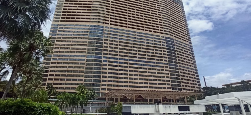marina ambassador tower
