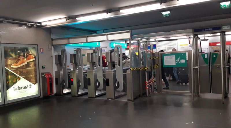 paris metro entrance turnstiles