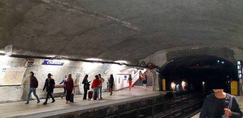 paris metro station châtelet